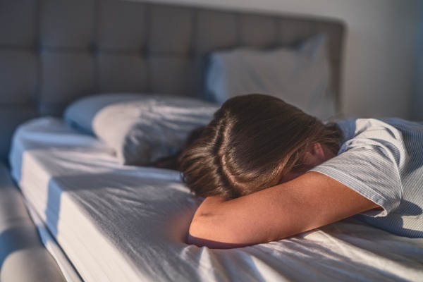 毎日眠りが浅い寝ても疲れが取れないは危険睡眠不足と健康の関係とは