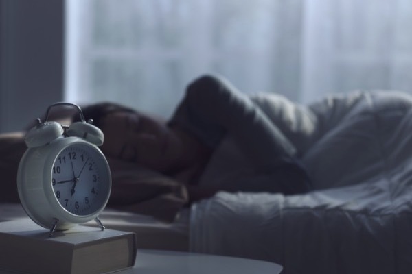【寝付きが悪い人の特徴4つ】なかなか寝つけない人の改善方法とは